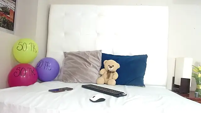 Snapshot of willow_smitt chatting on October 2025 01:29:01 PM willow smitt online show from October 2025 01:29:01 PM