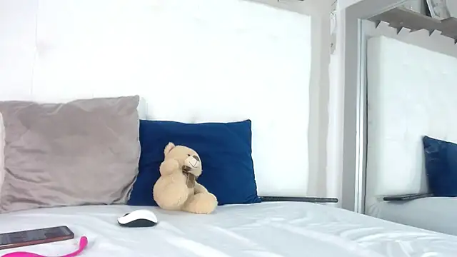 Snapshot of willow_smitt chatting on October 2025 01:47:02 PM willow smitt online show from October 2025 01:47:02 PM