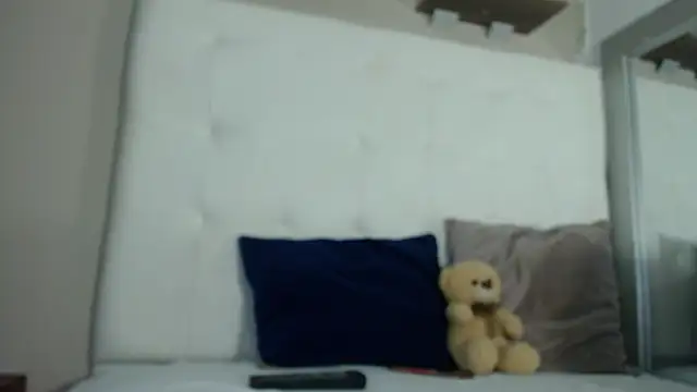 Snapshot of willow_smitt chatting on November 2025 12:05:01 PM willow smitt online show from November 2025 12:05:01 PM