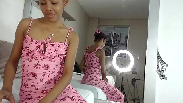 Snapshot of willow_smitt chatting on November 2025 12:58:02 PM willow smitt online show from November 2025 12:58:02 PM