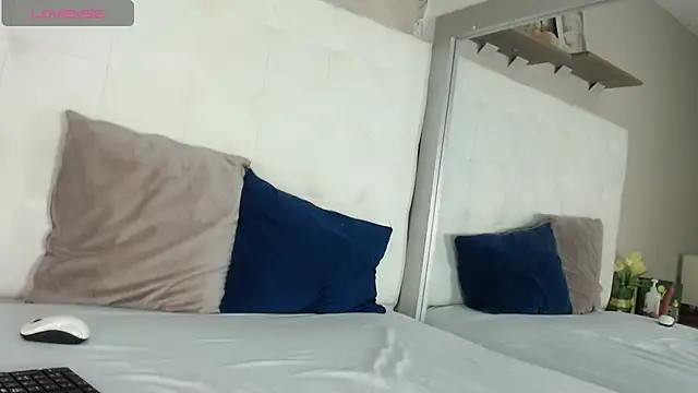 Snapshot of willow_smitt chatting on November 2025 01:11:01 PM willow smitt online show from November 2025 01:11:01 PM