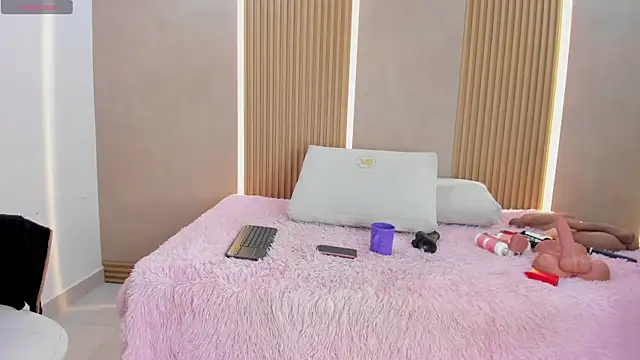 Snapshot of stephany_summer chatting on May 2026 08:24:01 PM stephany summer online show from May 2026 08:24:01 PM