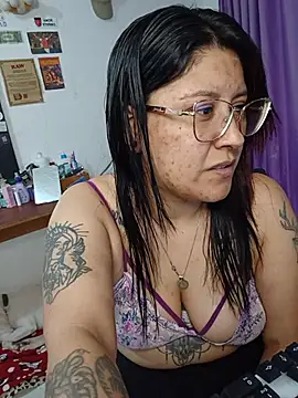 Snapshot of DaniPoison chatting on May 2026 08:16:02 PM DaniPoison online show from May 2026 08:16:02 PM