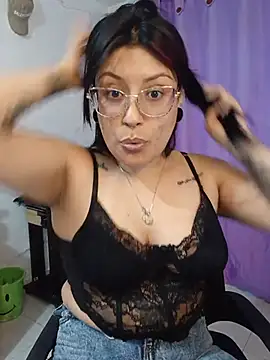 Snapshot of DaniPoison chatting on June 2026 06:51:01 PM DaniPoison online show from June 2026 06:51:01 PM
