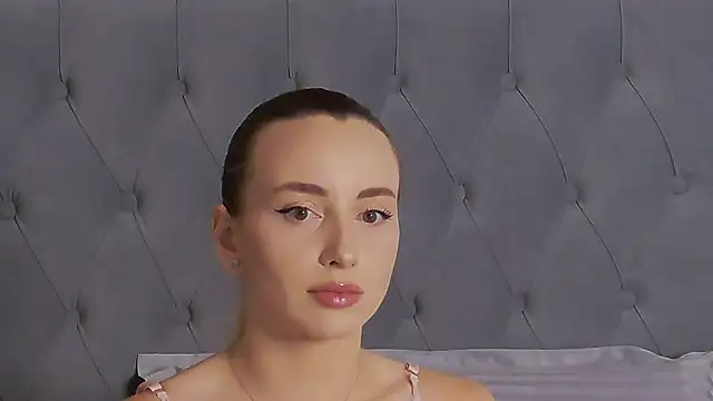 Snapshot of AlexisWhit chatting on October 2025 06:45:01 AM AlexisWhit online show from October 2025 06:45:01 AM