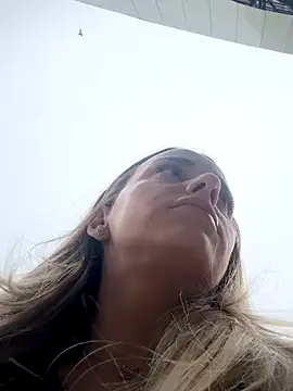 Snapshot of AlexisWhit chatting on October 2025 08:42:01 AM AlexisWhit online show from October 2025 08:42:01 AM