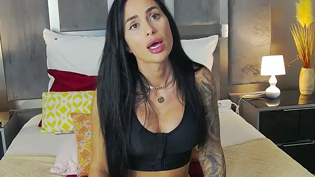 Snapshot of LaraVos chatting on October 2025 07:46:02 PM LaraVos online show from October 2025 07:46:02 PM