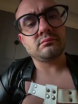 Snapshot of SavagesGN chatting on October 2025 10:33:01 PM SavagesGN online show from October 2025 10:33:01 PM