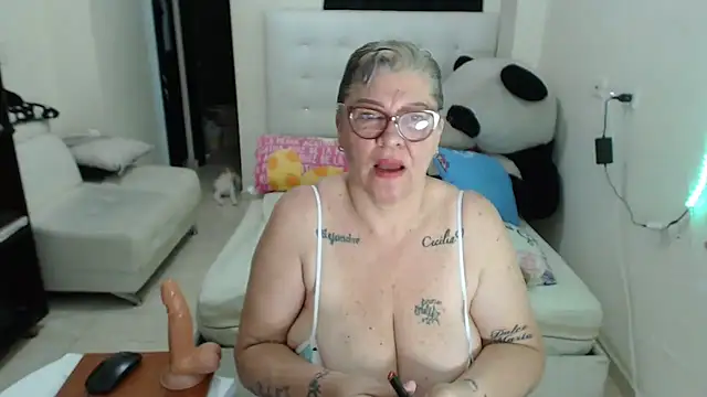 Snapshot of Olgahunder chatting on February 2026 05:11:01 AM Olgahunder online show from February 2026 05:11:01 AM