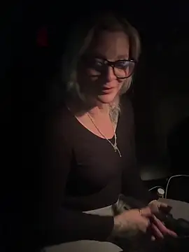 Snapshot of Curvy-Cleo chatting on October 2025 10:36:01 PM Curvy-Cleo online show from October 2025 10:36:01 PM