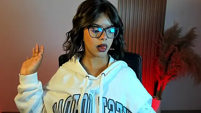 Milabrown  online show from October 2025 01:45:02 PM