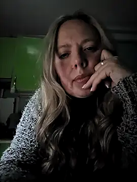 Irina3718 online show from December 2025 09:22:02 PM