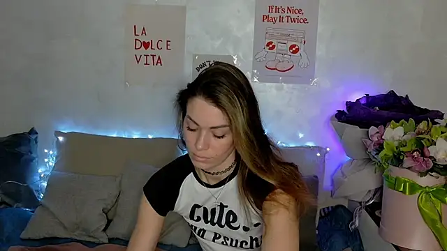 SweetDarling7 online show from March 2026 04:33:01 PM