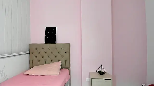 Tania Duque online show from November 2025 01:33:02 PM