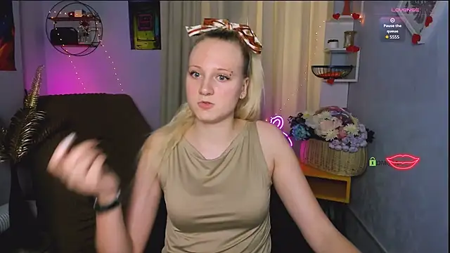 madam uliis online show from May 2026 12:33:01 PM