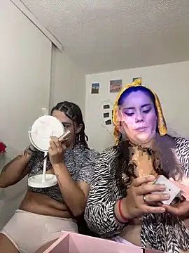 nicky andcamil online show from December 2025 09:32:01 PM