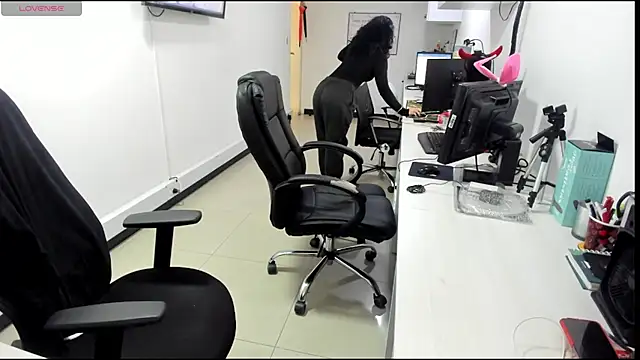 jenn cg online show from October 2025 03:56:02 PM