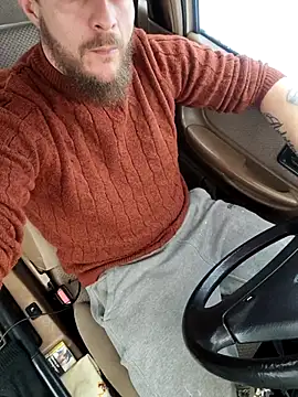 Snapshot of LucysSluttyHubby chatting on January 2026 10:20:01 AM LucysSluttyHubby online show from January 2026 10:20:01 AM