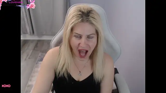 BellaStar84 online show from October 2025 12:37:01 PM