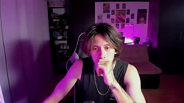 Snapshot of xIce_Boy chatting on May 2026 01:10:01 AM xIce Boy online show from May 2026 01:10:01 AM