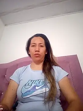 Snapshot of melany-92xxx chatting on September 2025 04:40:01 PM melany-92xxx online show from September 2025 04:40:01 PM