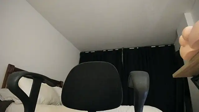 Snapshot of Hat_girl chatting on February 2026 03:18:01 AM Hat girl online show from February 2026 03:18:01 AM