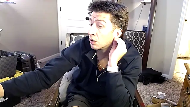 Snapshot of MidwestStroke chatting on November 2025 06:47:01 AM MidwestStroke online show from November 2025 06:47:01 AM