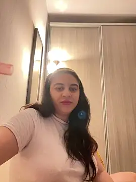 Snapshot of Veramaia chatting on May 2026 07:06:02 AM Veramaia online show from May 2026 07:06:02 AM