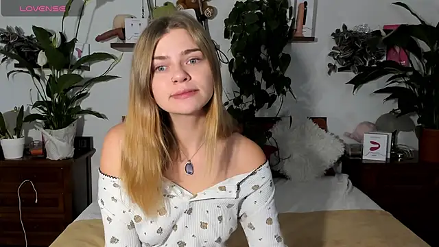 HaleyReedme online show from November 2025 08:14:01 AM