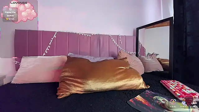 kitty-kryss online show from November 2025 06:21:01 PM