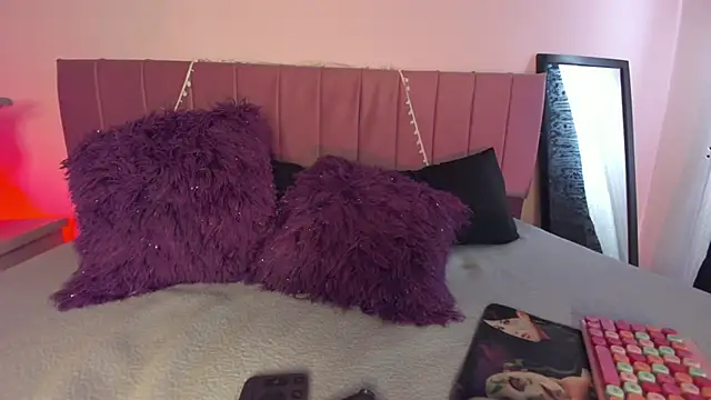 kitty-kryss online show from February 2026 04:36:02 PM