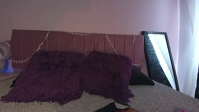 kitty-kryss online show from March 2026 04:35:01 PM