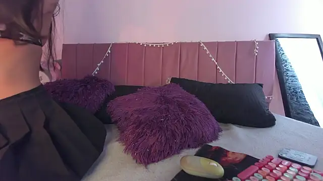 kitty-kryss online show from March 2026 06:23:01 PM