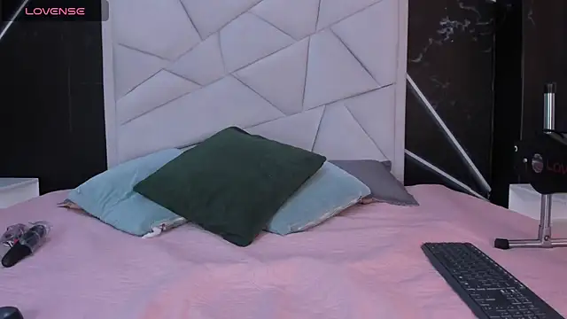 JulietSofia online show from March 2026 08:08:02 PM