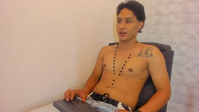 Snapshot of Stone_grey1_ chatting on March 2025 02:36:02 AM Stone grey1  online show from March 2025 02:36:02 AM