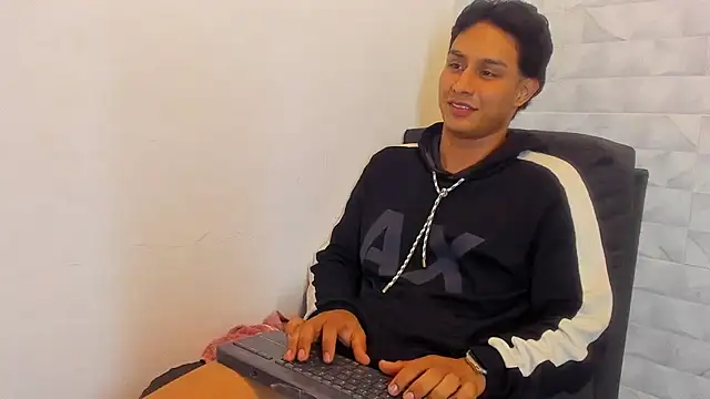 Snapshot of Stone_grey1_ chatting on March 2025 08:45:01 AM Stone grey1  online show from March 2025 08:45:01 AM