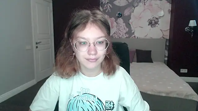Snapshot of AngelinaLow chatting on March 2025 06:25:02 AM AngelinaLow online show from March 2025 06:25:02 AM