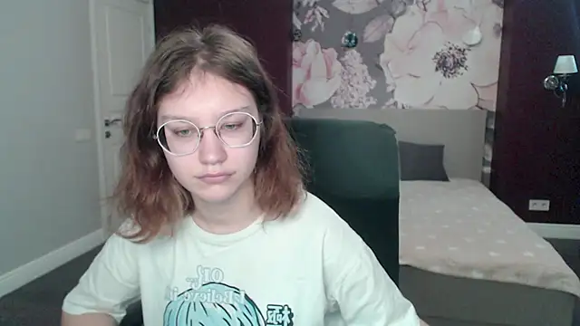 Snapshot of AngelinaLow chatting on March 2025 09:42:01 AM AngelinaLow online show from March 2025 09:42:01 AM