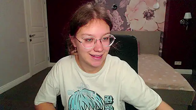 Snapshot of AngelinaLow chatting on March 2025 03:19:01 PM AngelinaLow online show from March 2025 03:19:01 PM