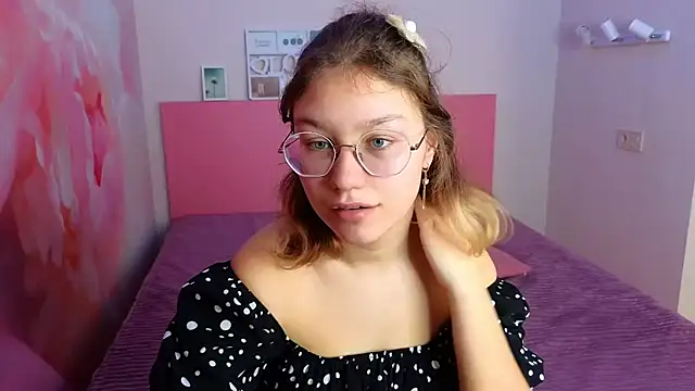 Snapshot of AngelinaLow chatting on March 2025 03:25:02 PM AngelinaLow online show from March 2025 03:25:02 PM