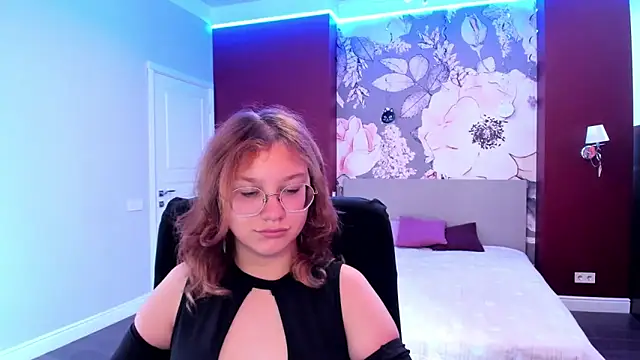 Snapshot of AngelinaLow chatting on September 2025 11:32:02 AM AngelinaLow online show from September 2025 11:32:02 AM
