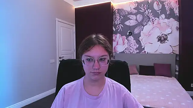 Snapshot of AngelinaLow chatting on September 2025 11:23:02 AM AngelinaLow online show from September 2025 11:23:02 AM