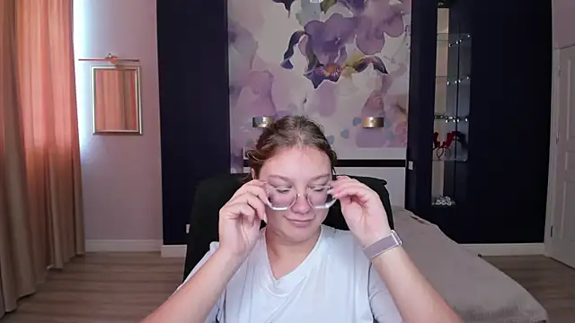 Snapshot of AngelinaLow chatting on September 2025 11:36:01 AM AngelinaLow online show from September 2025 11:36:01 AM