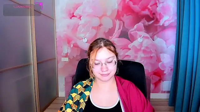 AngelinaLow online show from February 2026 12:30:01 PM