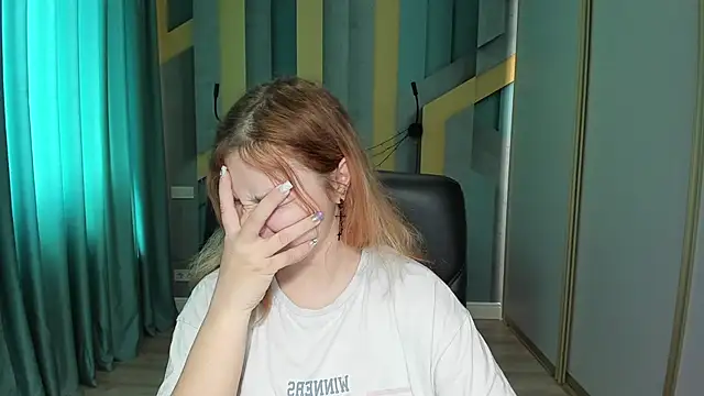 Snapshot of AngelinaLow chatting on May 2026 11:28:01 AM AngelinaLow online show from May 2026 11:28:01 AM