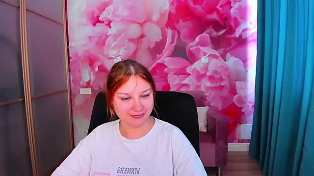 Snapshot of AngelinaLow chatting on May 2026 11:28:01 AM AngelinaLow online show from May 2026 11:28:01 AM
