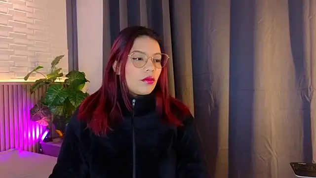 TiffanyWalk online show from November 2025 10:51:02 AM