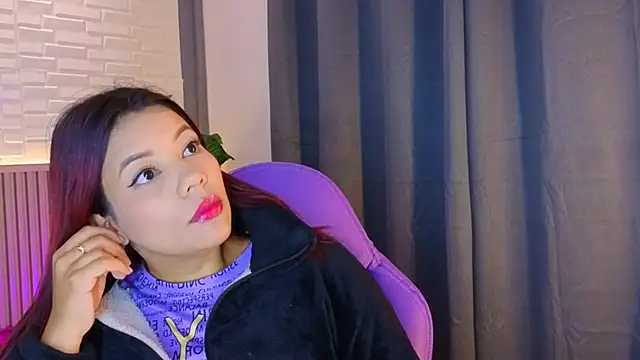 TiffanyWalk online show from December 2025 11:52:02 AM