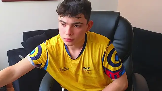 lukeboyce33 online show from September 2025 04:43:02 PM