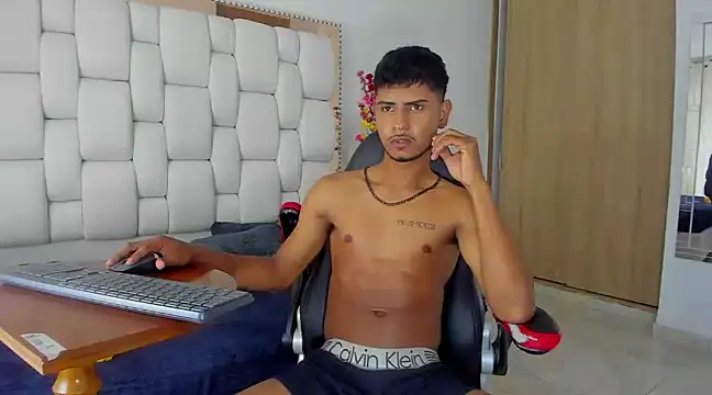 Snapshot of FelipeBrais chatting on March 2025 04:19:02 PM FelipeBrais online show from March 2025 04:19:02 PM